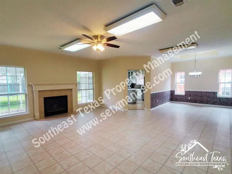 4 bed, 2.0 bath, 1849 sqft, $2,600 — Photo 2