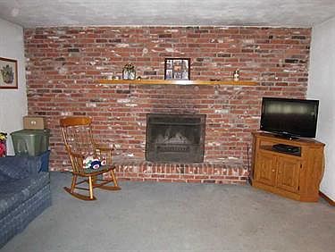 4th image of 275 Clubhouse Dr