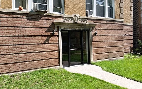 2nd image of 6121 N Claremont Ave #2