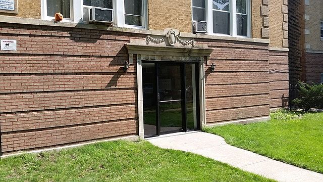 1st image of 6123 N Claremont Ave APT 3