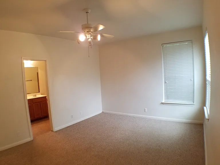2500 Allred Dr — Photo 4