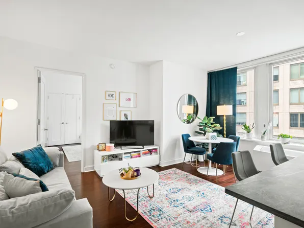 80 Riverside Boulevard image 2 of 14