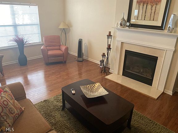 5th image of 2211 Palomino Ln