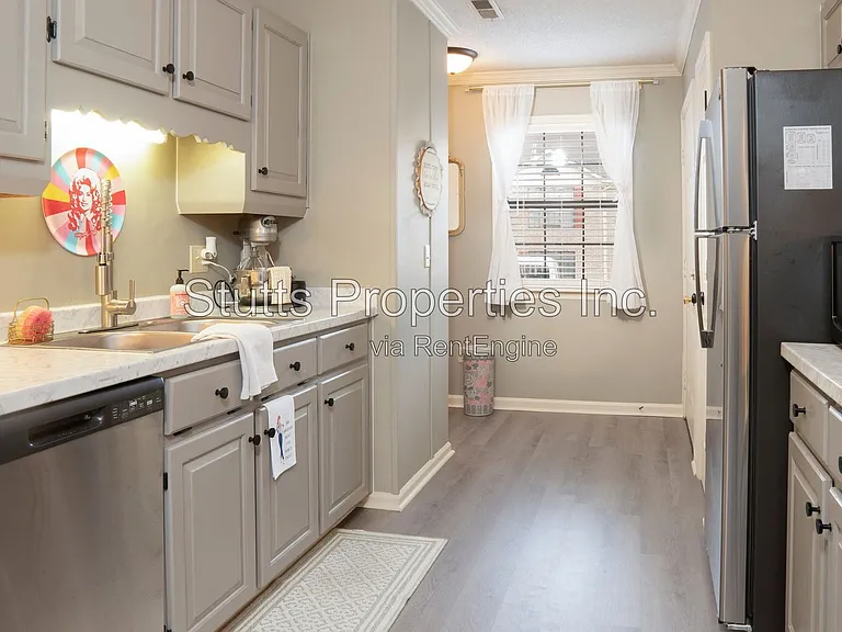 Creekside Apartments — Photo 20