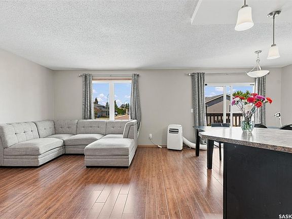 3rd image of 615 Peters STREET