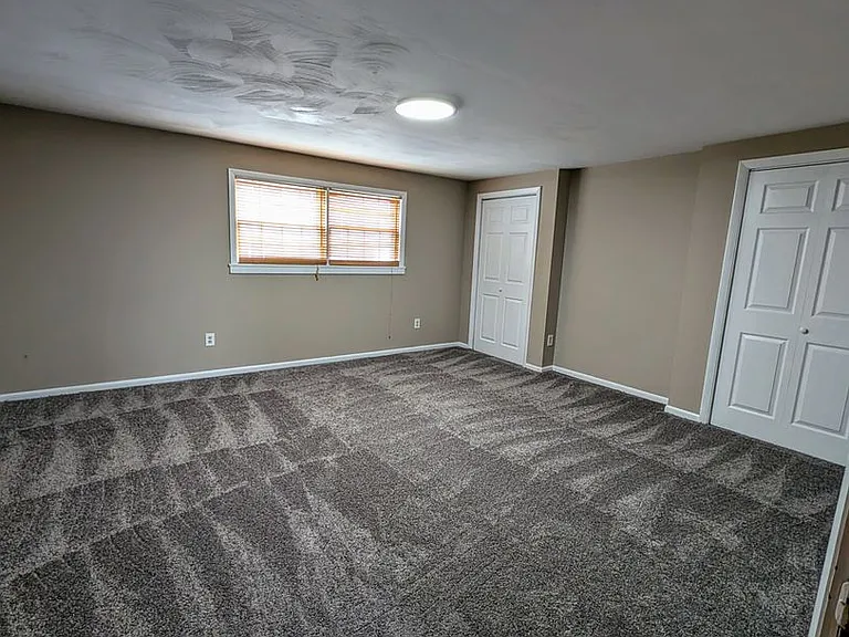 229 W Sycamore St — Photo 8