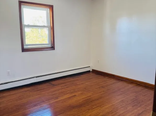 184 Central Lane image 4 of 8