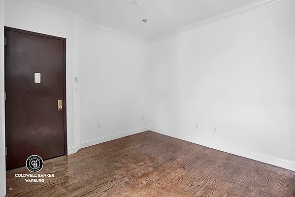 Rented by Coldwell Banker Warburg | media 8