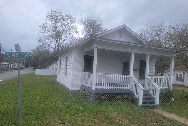 2nd image of 1520 E 48th St