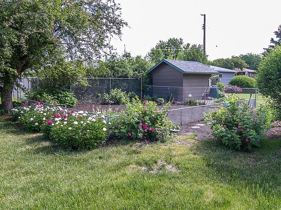 4th image of 608 3rd Ave W