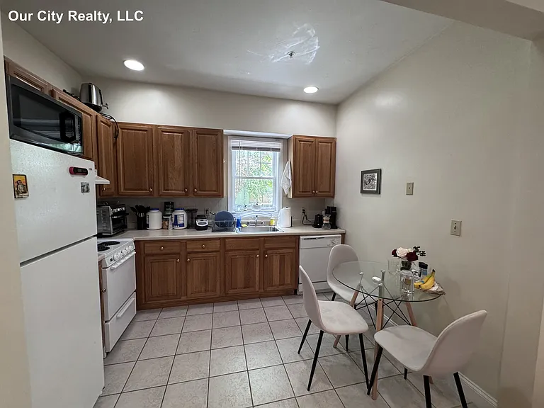 460 Green St #3 — Photo 1