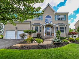 4 Toth Ct, Edison, NJ 08817