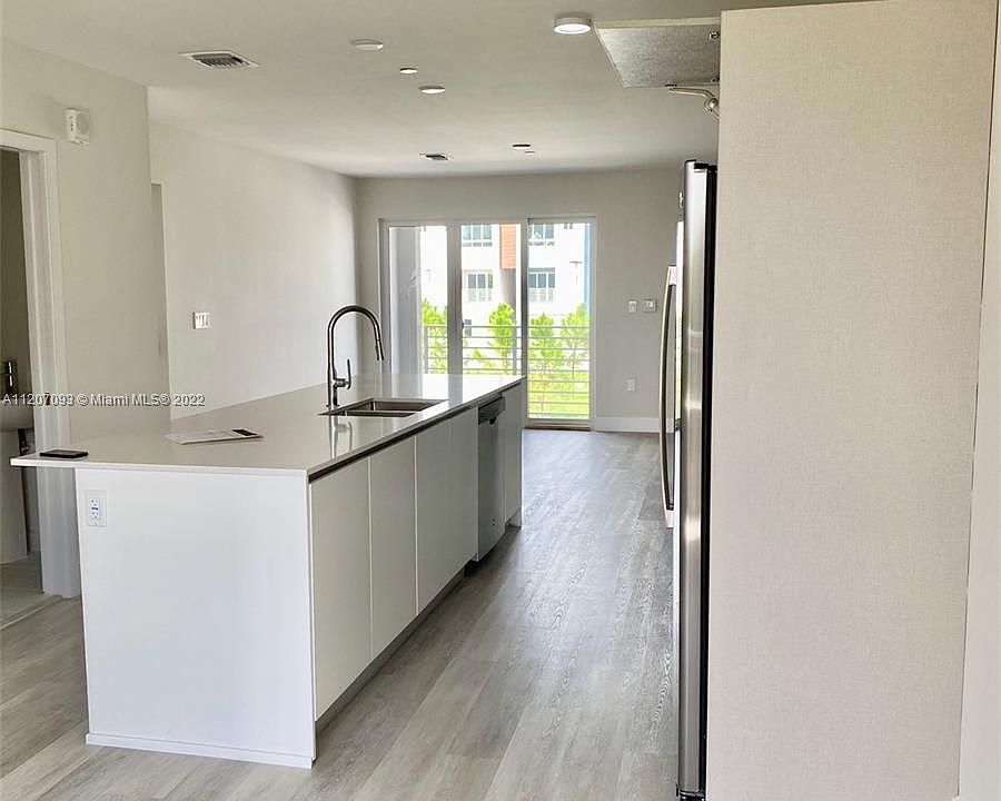 1st image of 2535 NE 193rd St #3205
