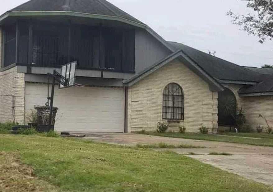 2nd image of 512 N Montemorelos Dr