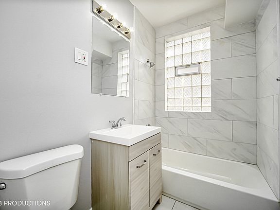 2nd image of 8524-28 S Oglesby Ave W