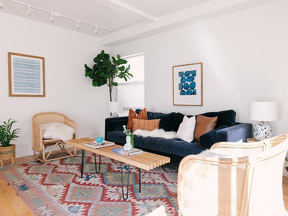 3rd image of 517 N Heliotrope Dr #519