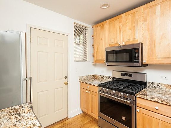 5th image of 681 W Wrightwood Ave #614
