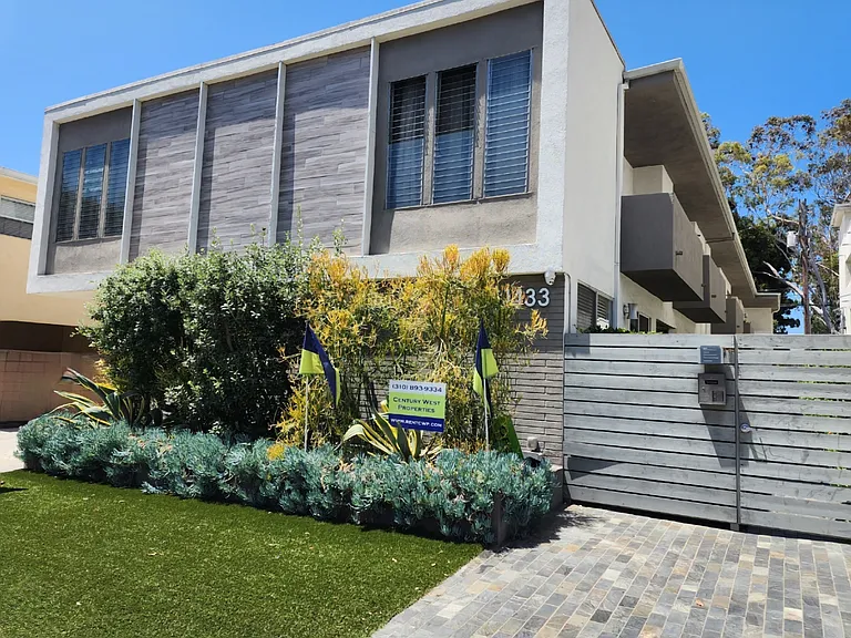 1433 S Saltair Ave #8 — Photo 1