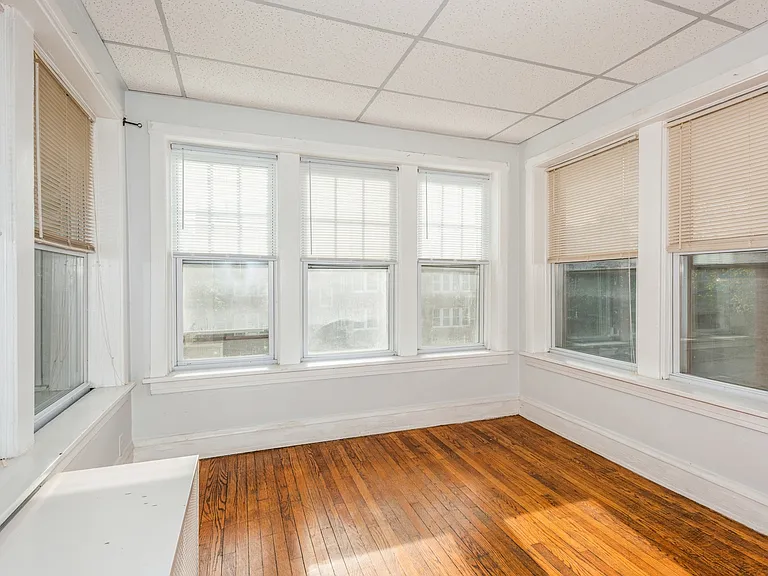 6517 N Bosworth Ave #1 — Photo 2
