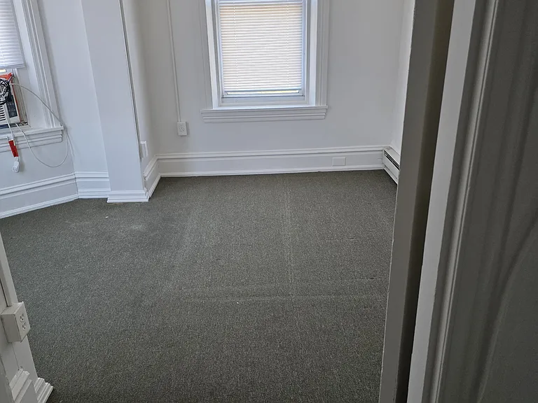 816 W 8th St #4 — Photo 2