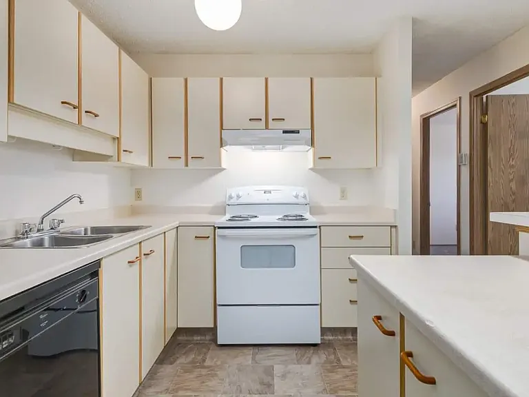391 Huntington Hl NW #200 — Photo 7