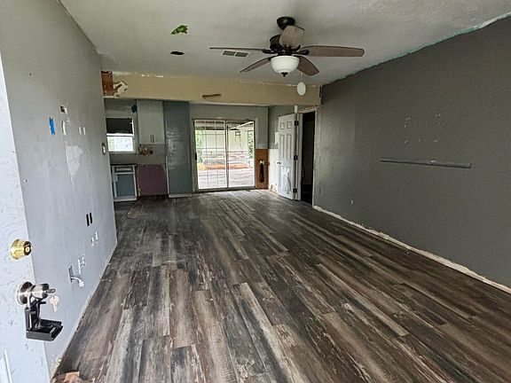 3rd image of 2601 Lawn Cir
