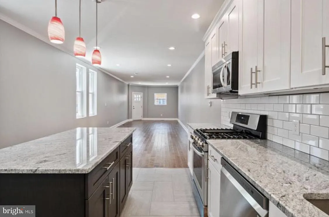 3 bed, 2.5 bath, 1862 sqft, $2,900 — Photo 1