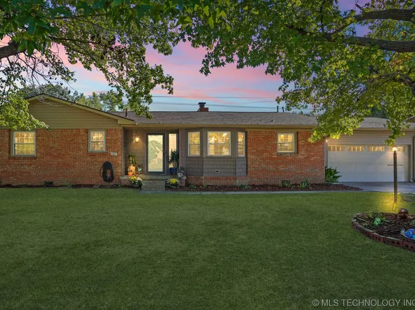 1012 SE 14th St, Pryor, OK 74361