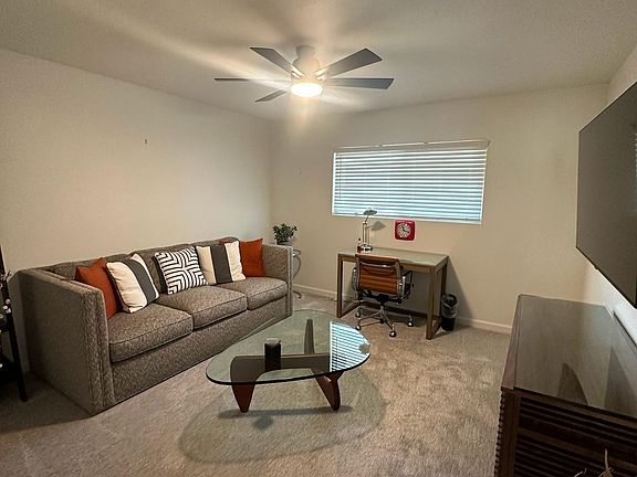 Sitting room/office space