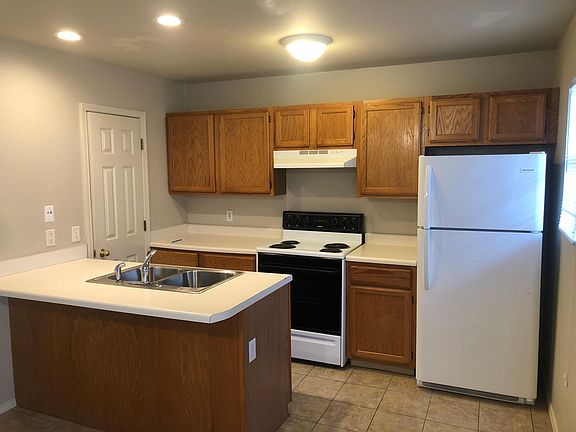 2nd image of 815 N Storer Ave #3
