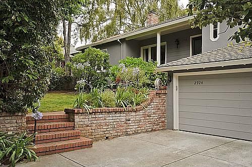 1st image of 2924 Hillside Dr