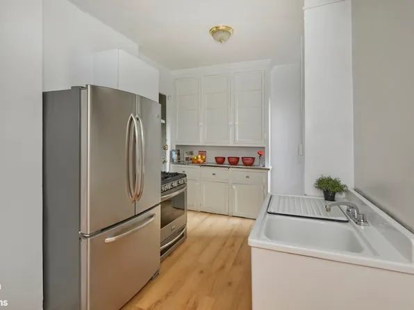 505 West End Avenue image 7 of 16