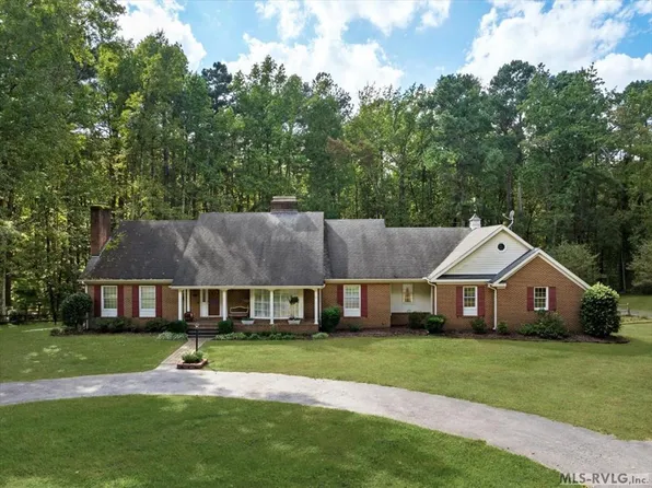 1011 Charles St, South Hill, VA 23970