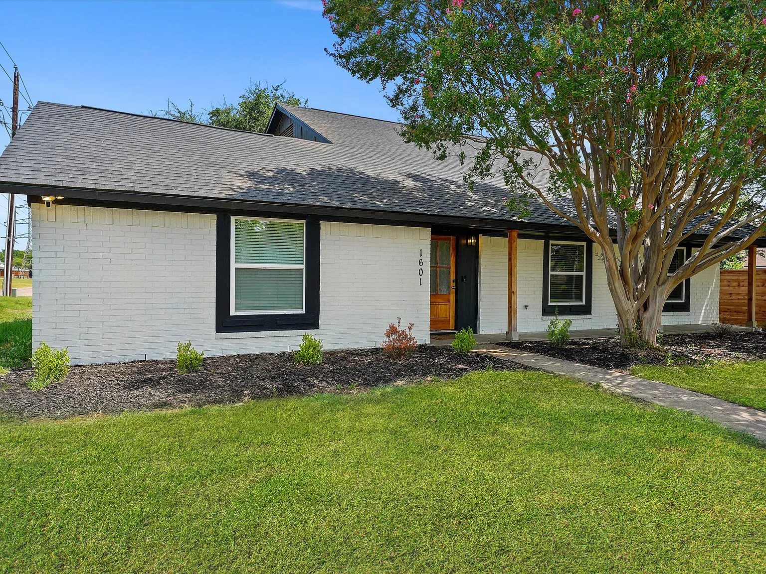 5 bed, 3.5 bath, 2278 sqft, $8,000 — Photo 2