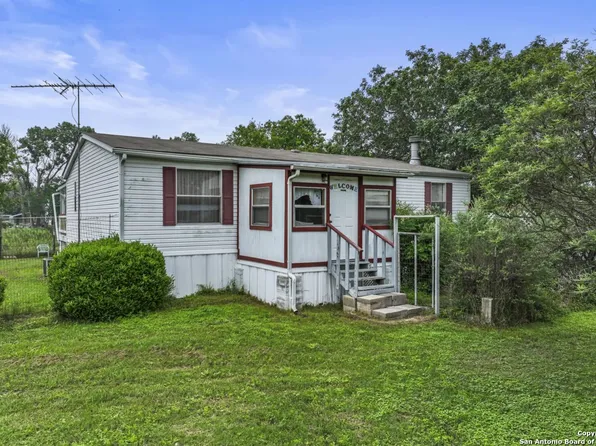 430 BEACH SHORE DR, Bandera, TX 78003