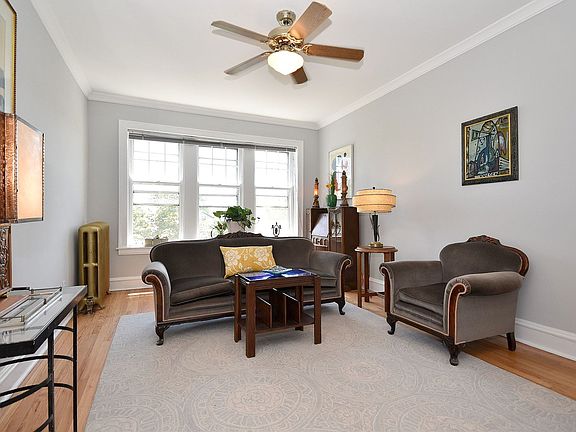 3rd image of 2206 W Winnemac Ave #1