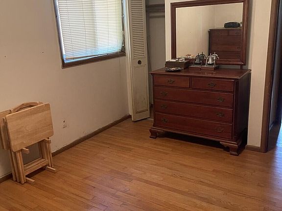 4th image of 3216 Wellingmoor Ave