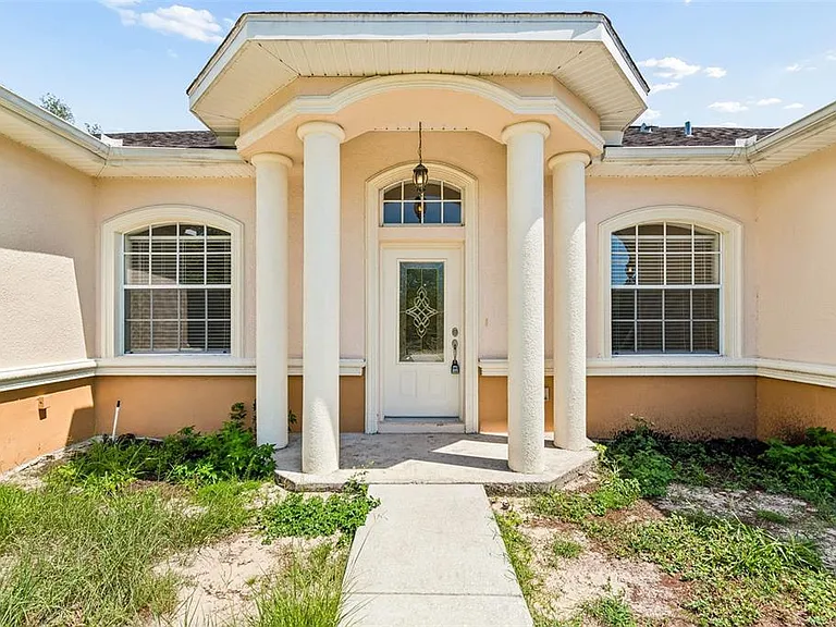 37 Greenpark Blvd — Photo 4
