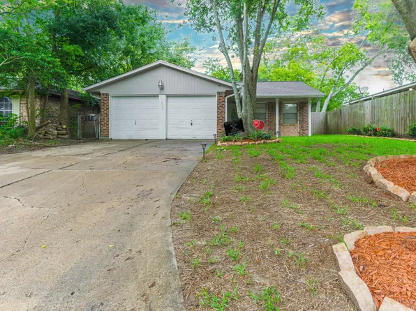 922 Bacliff Dr, Bacliff, TX 77518
