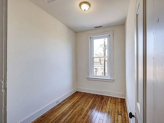 4th image of 802 W Clay St
