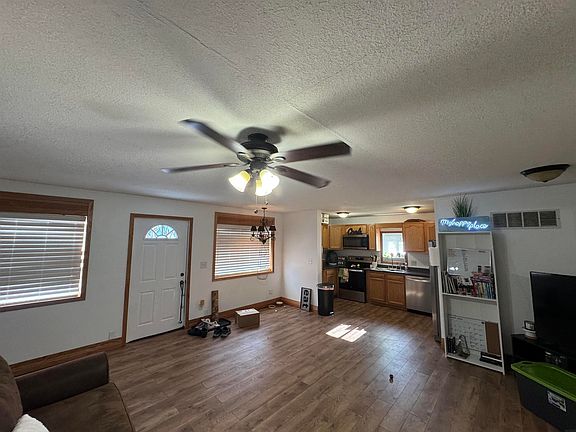 5th image of 104 Maple St