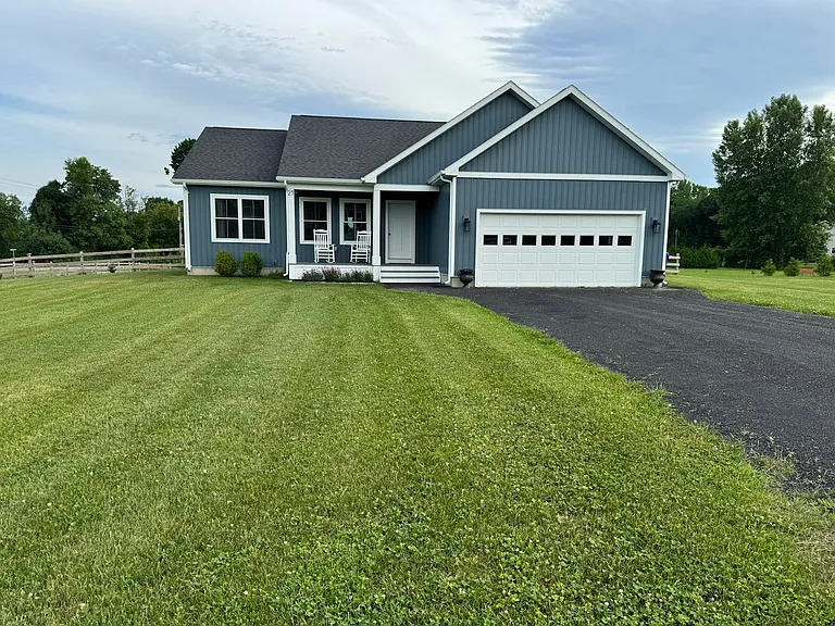 21 Dubuque Dr — Photo 1
