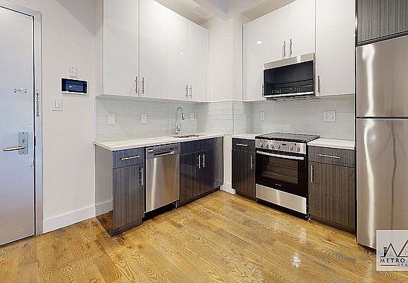 3rd image of 13828 Queens Blvd APT 5A