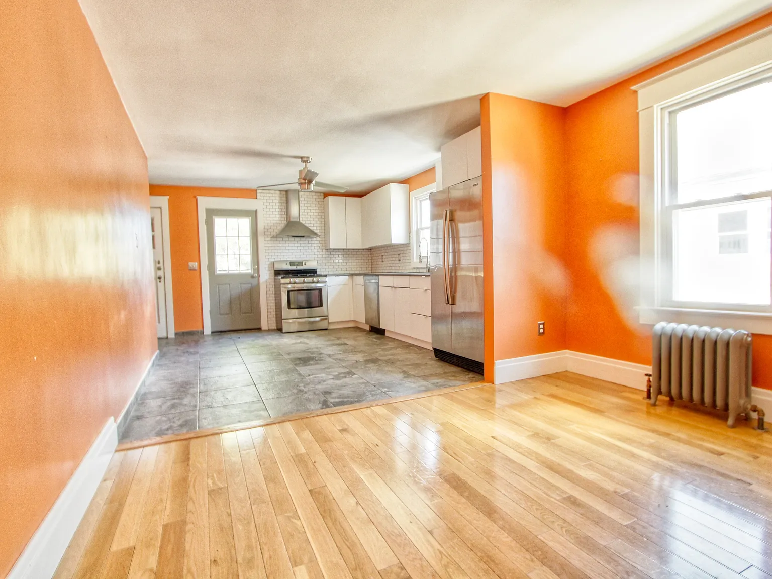 2 bed, 1.5 bath, 1550 sqft, $2,300 — Photo 2