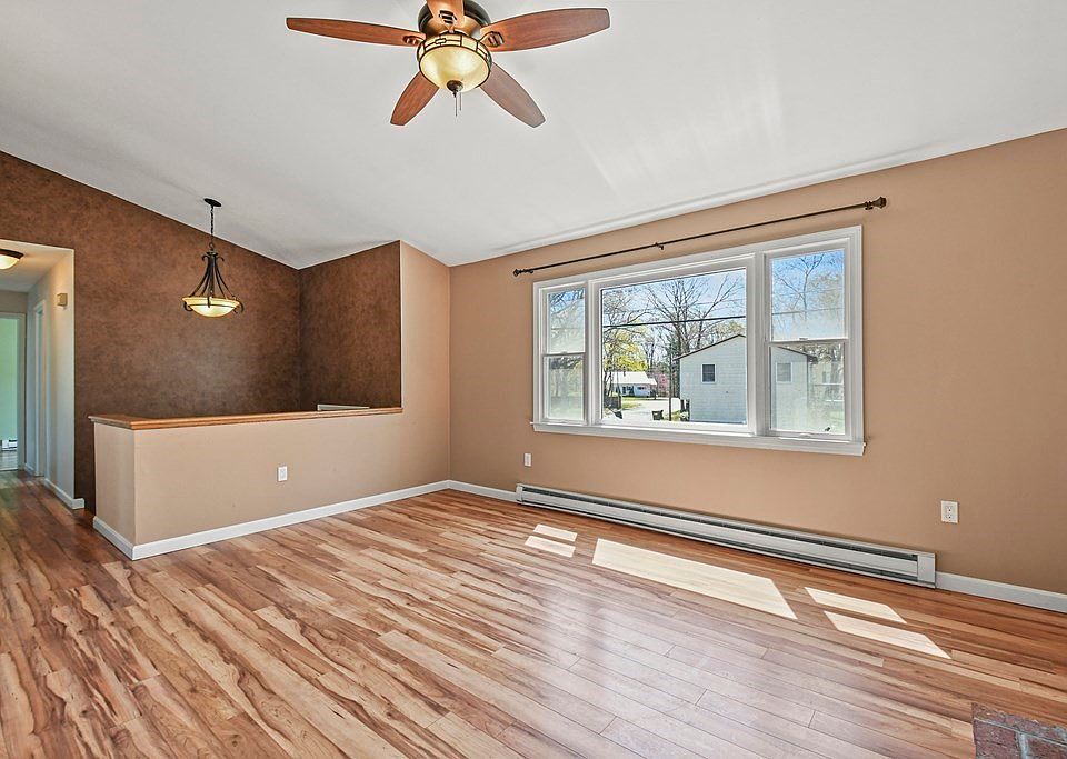 5 Jackson Rd, ster, MA 01570 Zillow