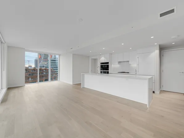 485 W 42nd Ave #606, Vancouver, BC V5Y 2S8