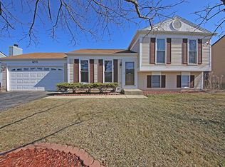 1215 Evergreen Dr, Carol Stream, IL 60188