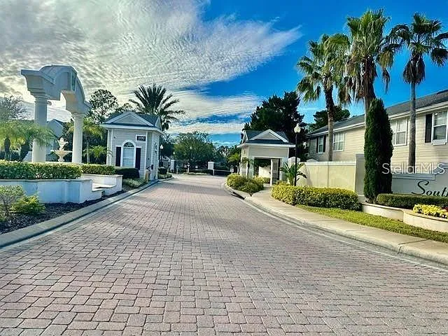 3 bed, 2.0 bath, 1453 sqft, $2,100 — Photo 2