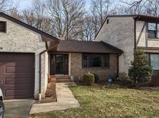 24 Teaberry Dr, Edison, NJ 08820
