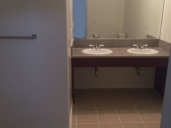 5th image of 4655 Maplewood Ave Ste 404